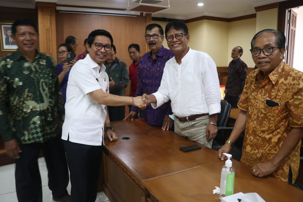 Sekda Adi Arnawa Hadiri Temu Kangen IP2B